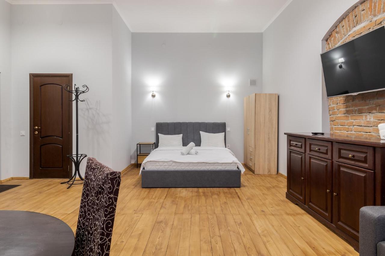 Apartment On Stavropihiiska Street 3 Lviv Bagian luar foto