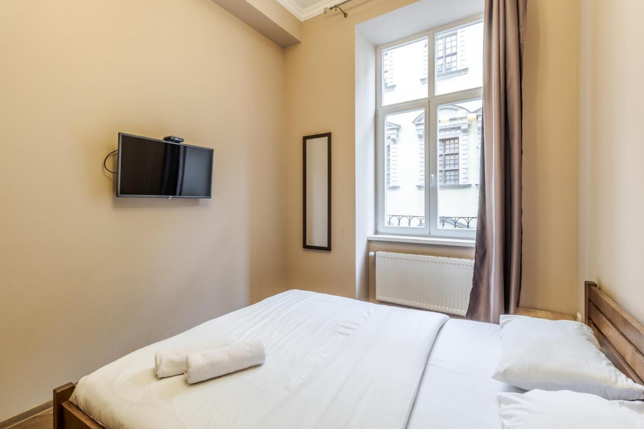Apartment On Stavropihiiska Street 3 Lviv Bagian luar foto