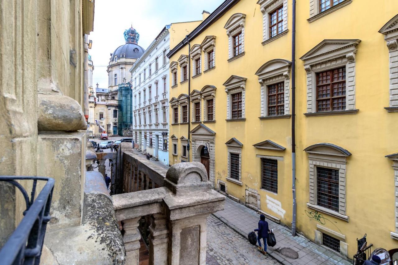 Apartment On Stavropihiiska Street 3 Lviv Bagian luar foto