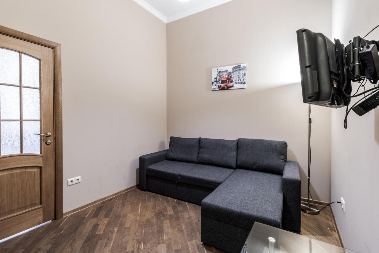 Apartment On Stavropihiiska Street 3 Lviv Bagian luar foto