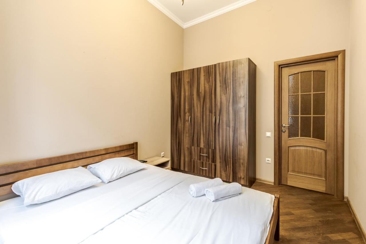 Apartment On Stavropihiiska Street 3 Lviv Bagian luar foto