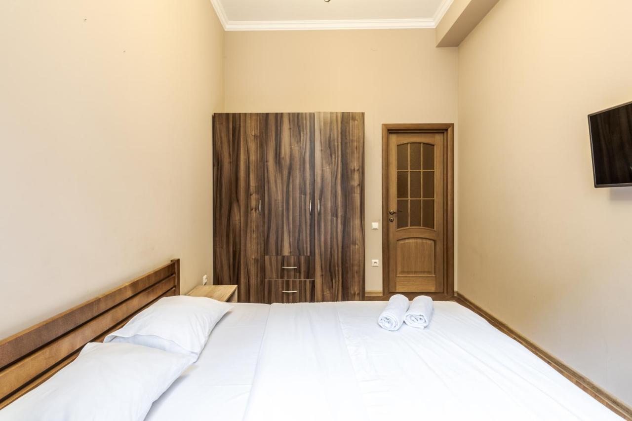 Apartment On Stavropihiiska Street 3 Lviv Bagian luar foto