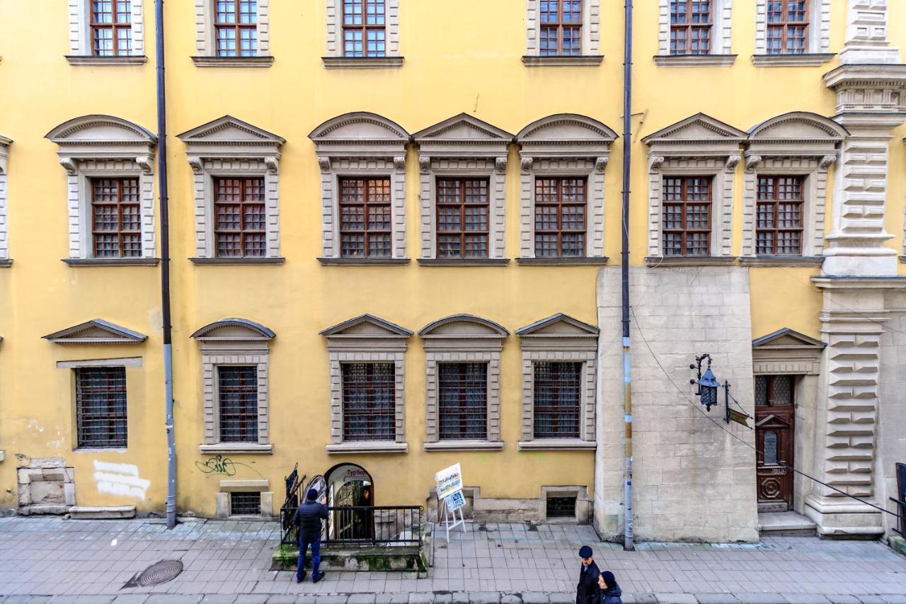 Apartment On Stavropihiiska Street 3 Lviv Bagian luar foto